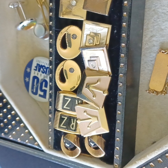 Vintage Cufflinks and Tie Clips, including storage box - Picture 2 of 9